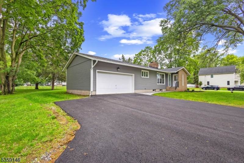 106 Hollywood Ave - Photo 1