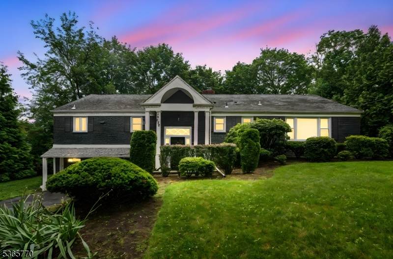475 Lincoln Ave - Photo 1