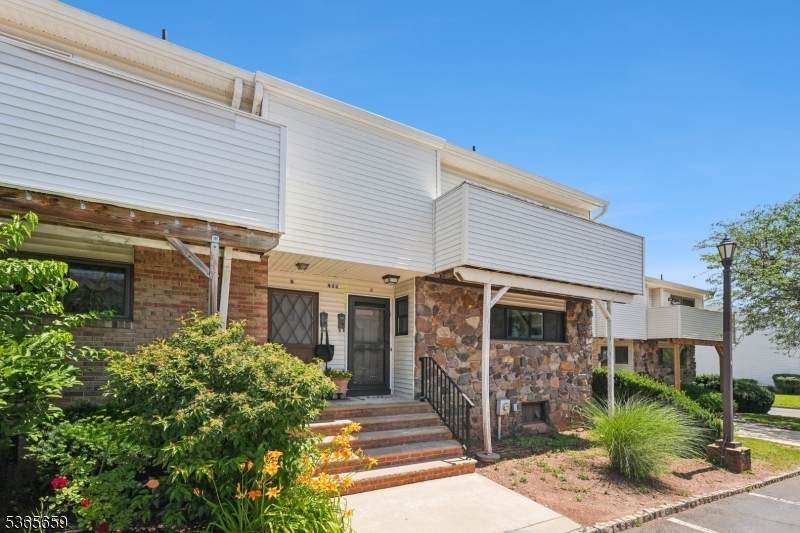 922 Merritt Dr - Photo 1