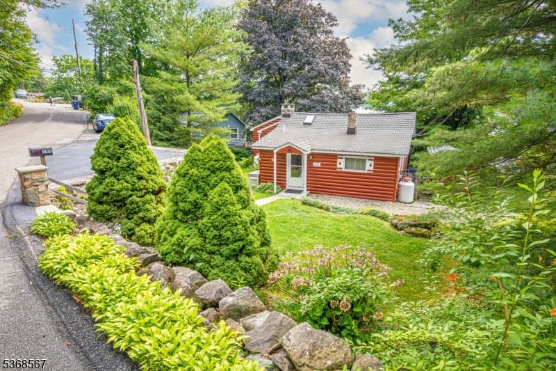 2100 Lakeside Dr - Photo 1