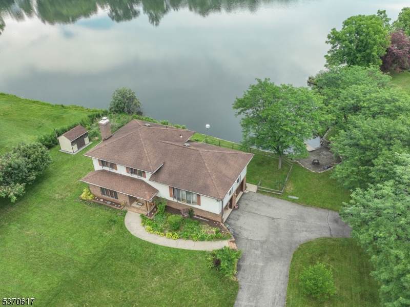 18 Valley Dr W - Photo 1