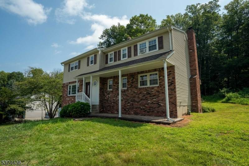 16 Hemlock Dr - Photo 1