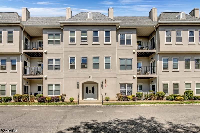 1002 Brittany Dr - Photo 1