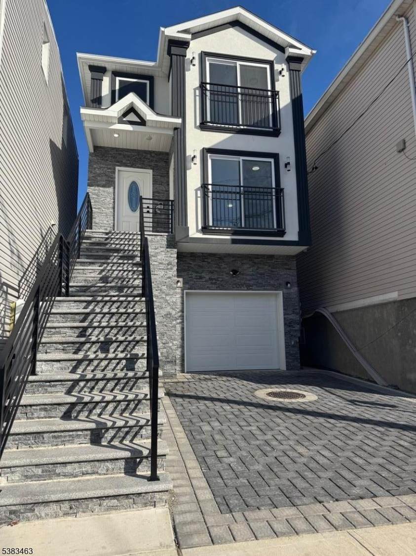 111 S Park St - Photo 1