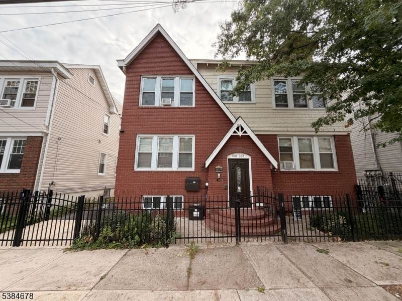 100 Grand Ave - Photo 1