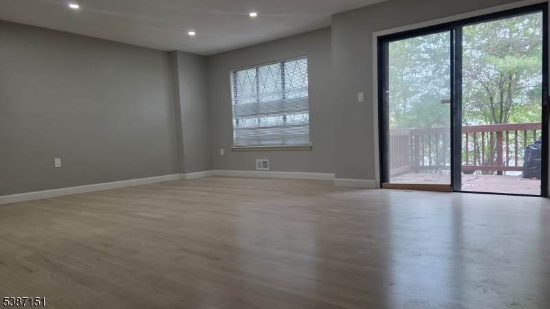 104 Devonshire Ct - Photo 1