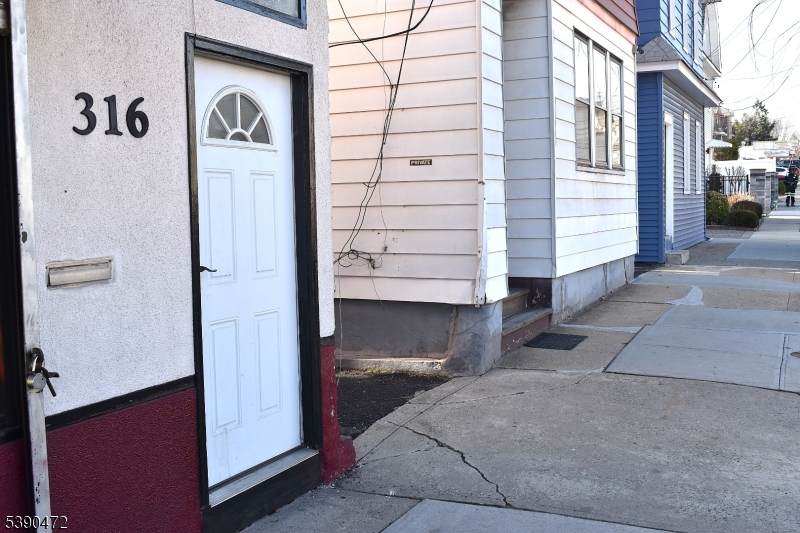 316 Hillside Ave - Photo 1