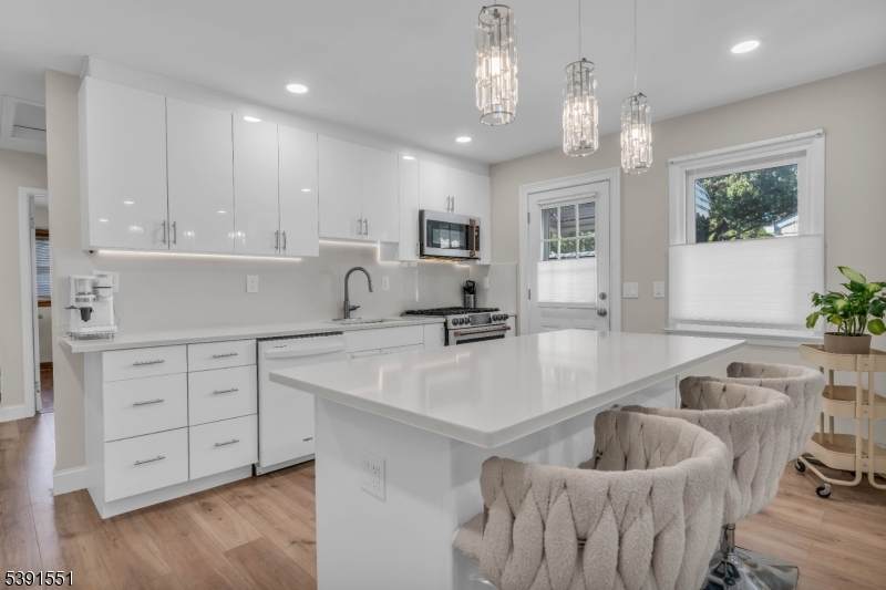 657 Summit Ave - Photo 1