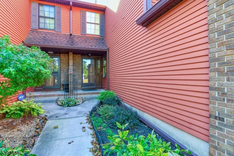 8 Bayberry Dr - Photo 1