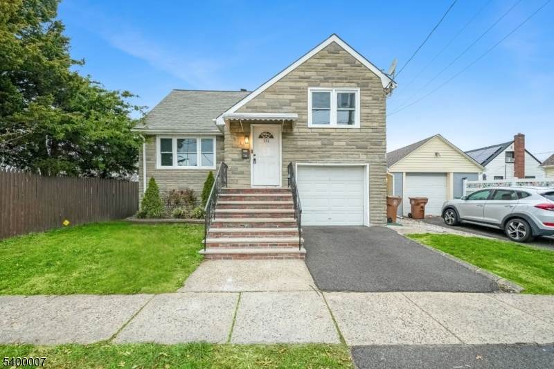 731 Essex Ave - Photo 1