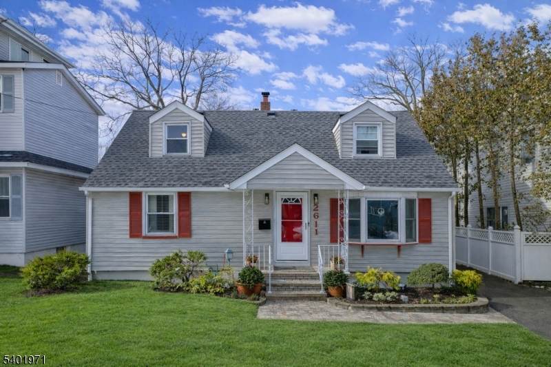 2611 N Wood Ave - Photo 1
