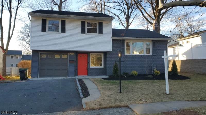 208 Holly Dr - Photo 1