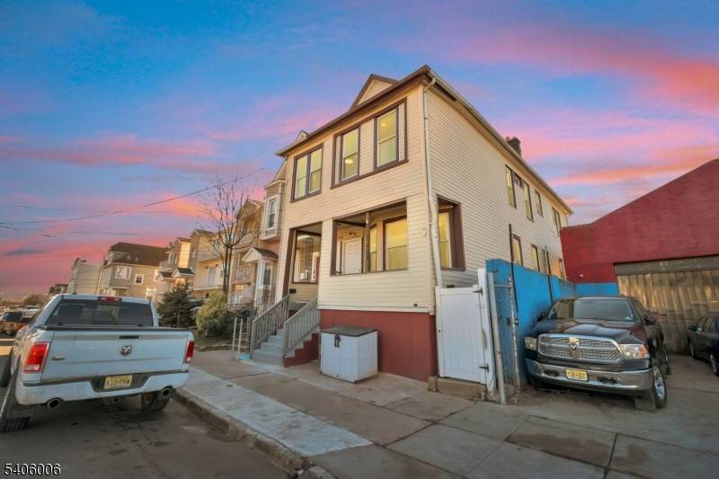 658 Magnolia Ave - Photo 1