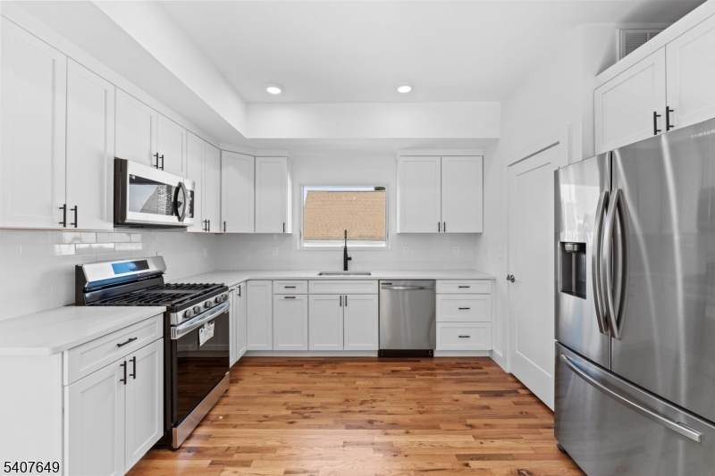 246 Cortlandt St - Photo 1