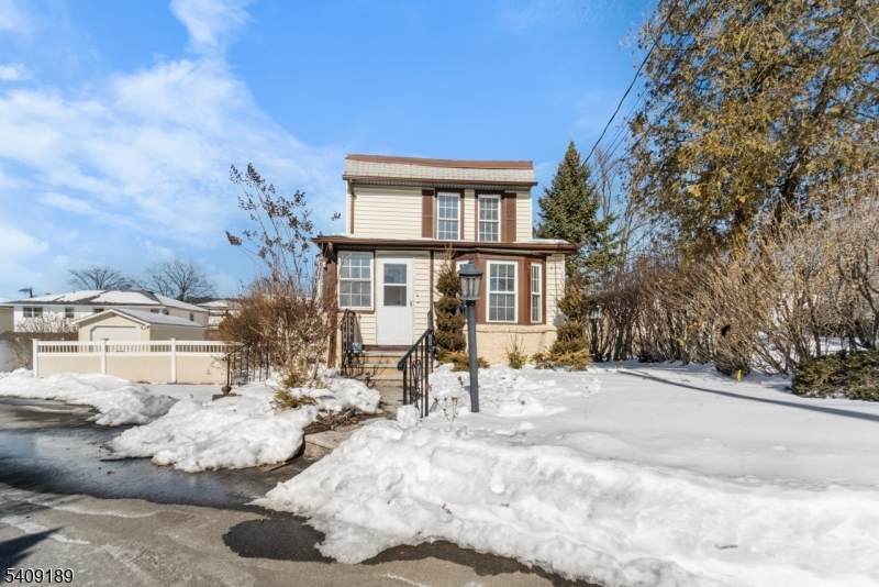 1 E Side Ave - Photo 1