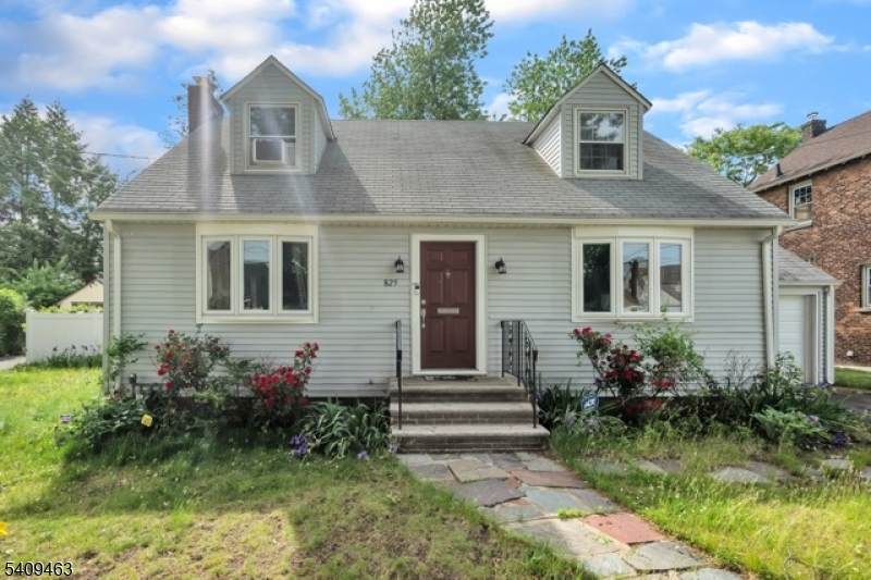 825 Bishop St - Photo 1