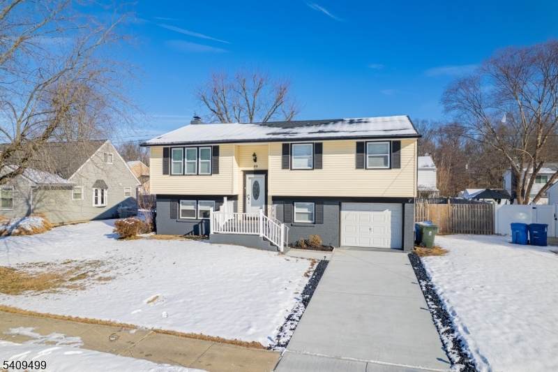 33 Sycamore Dr - Photo 1