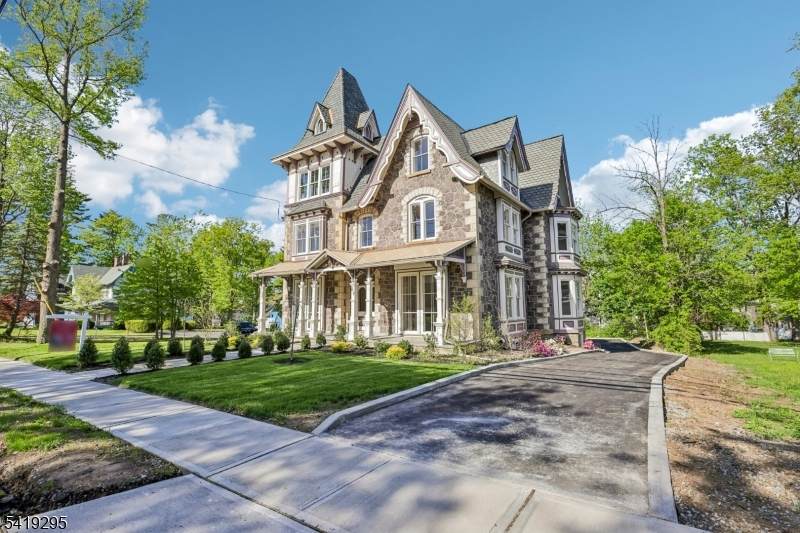 49 Park Ave - Photo 1