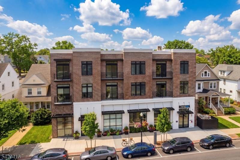 423 South Avenue West - Photo 1