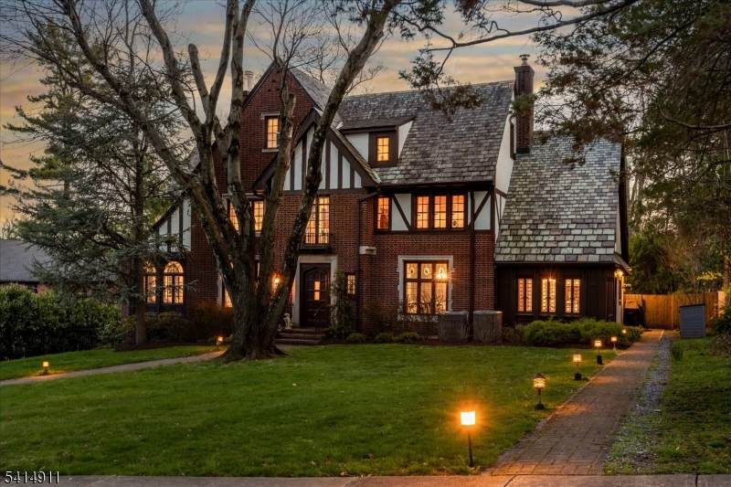 416 Twin Oak Rd - Photo 1