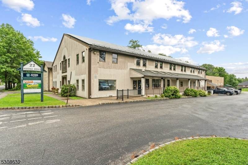 22 Wantage Ave, Suite 3A - Photo 1