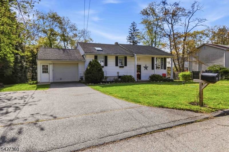 23 Hancock Dr - Photo 1