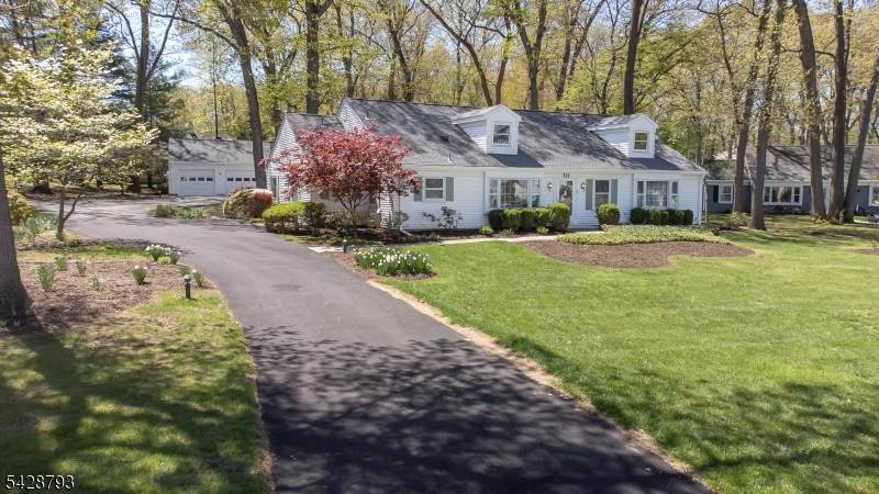 321 Sharon Way - Photo 1