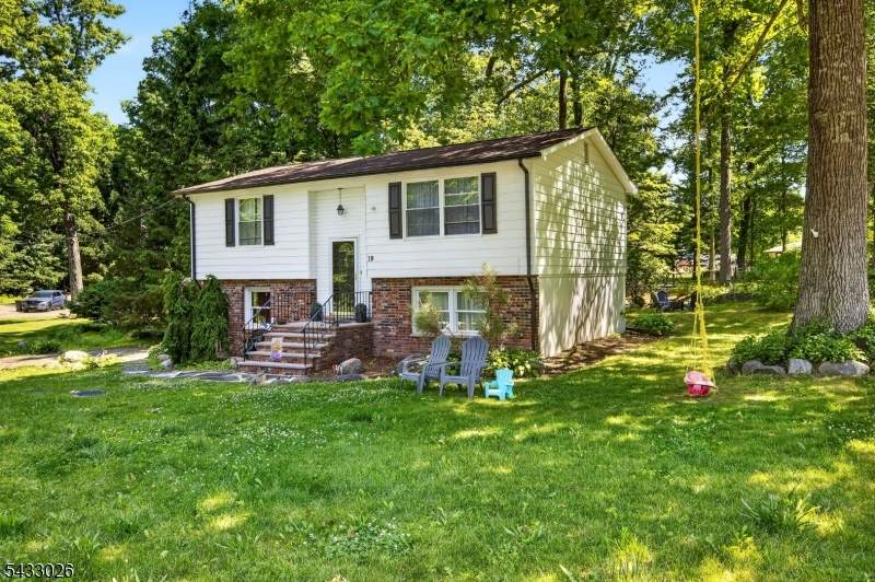 19 Circle Dr - Photo 1