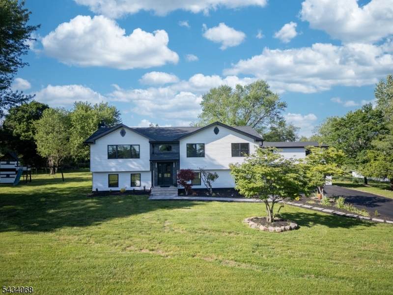 121 Fairview Dr - Photo 1