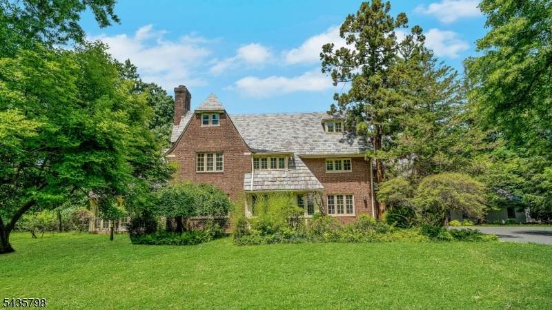 475 Berkeley Ave - Photo 1