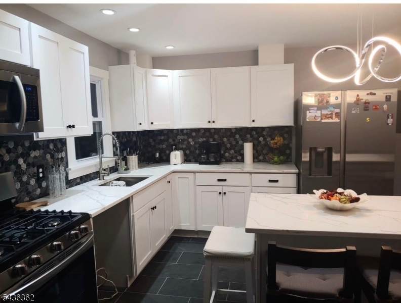 129 Linden Ave - Photo 1