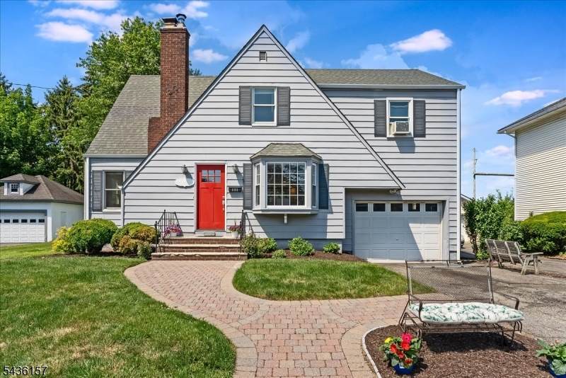 121 Kanouse St - Photo 1