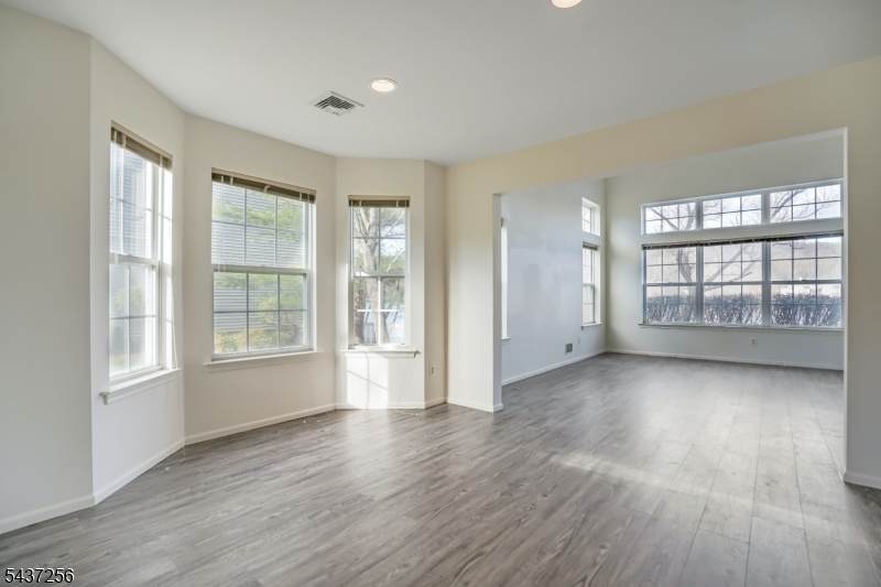 16 Lagoon Way - Photo 1
