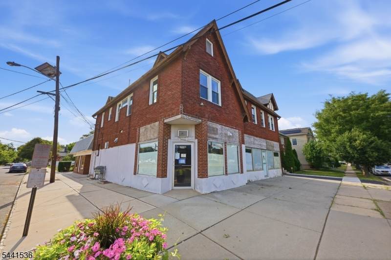 600 Chestnut St - Photo 1
