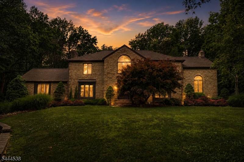 4 Unneberg Ave - Photo 1