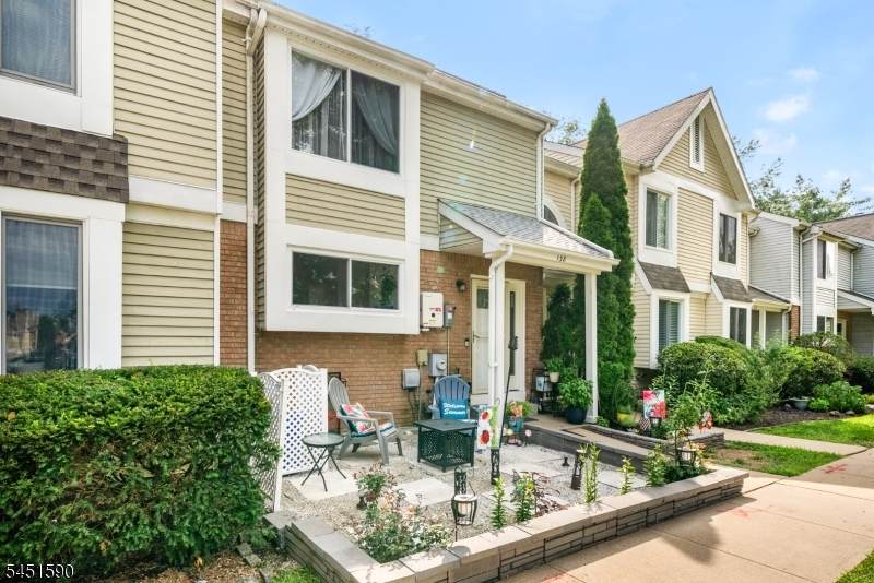 138 Stratford Ct - Photo 1