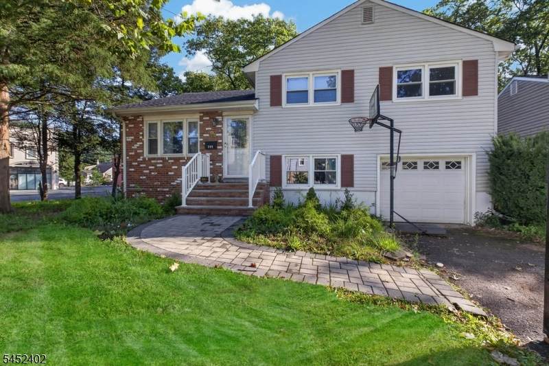 305 William St - Photo 1