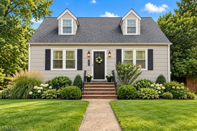 372 South Union Ave - Photo 1