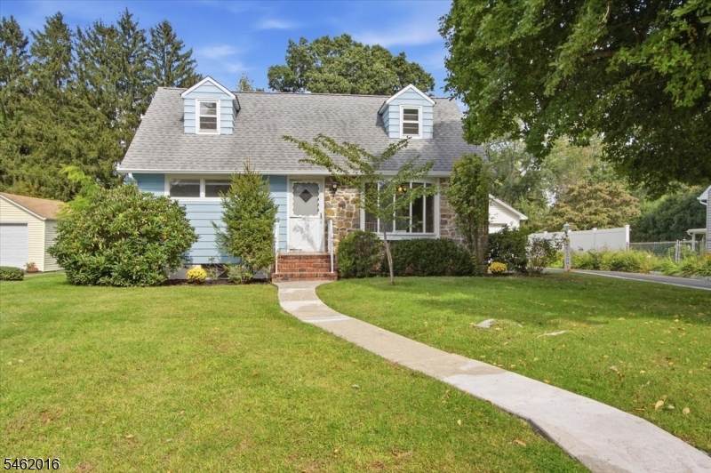 16 Sandra Ln - Photo 1