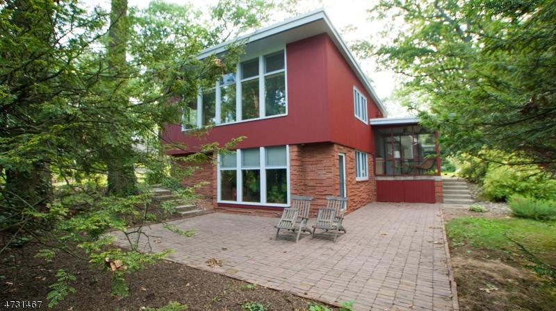 56 Woodlawn Ave - Photo 1