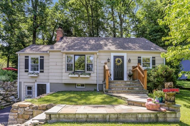 137 Hillside Rd - Photo 1