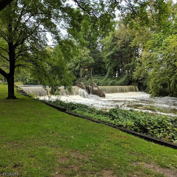 66 Lakeside Dr - Photo 1