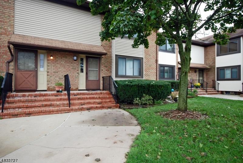 602 Robin Rd - Photo 1