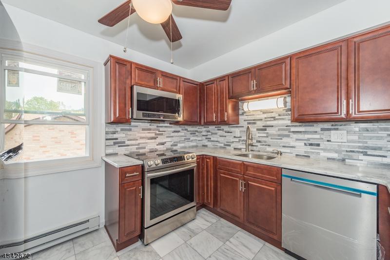 118 Allen St - Photo 1