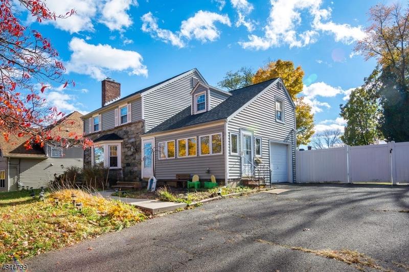 422 Somerset St - Photo 1