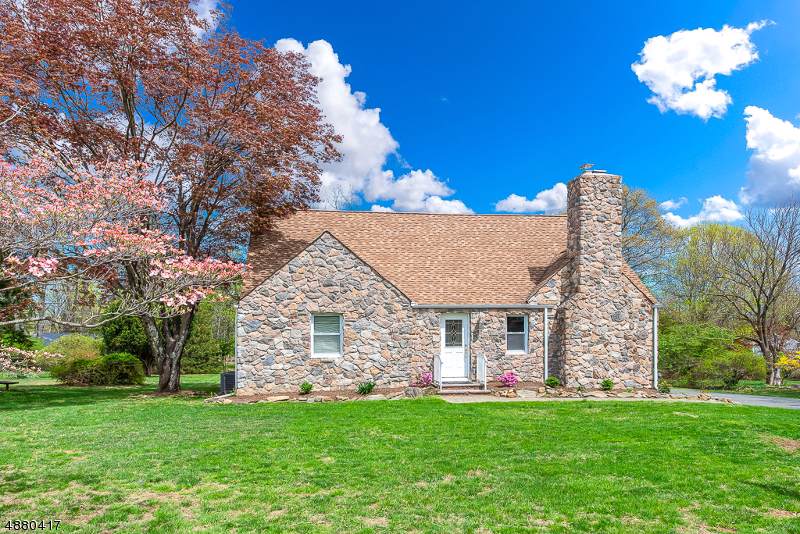 15 Hillcrest Ave - Photo 1