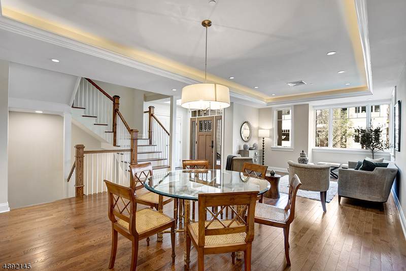 82 Franklin Pl Unit 8 - Photo 1