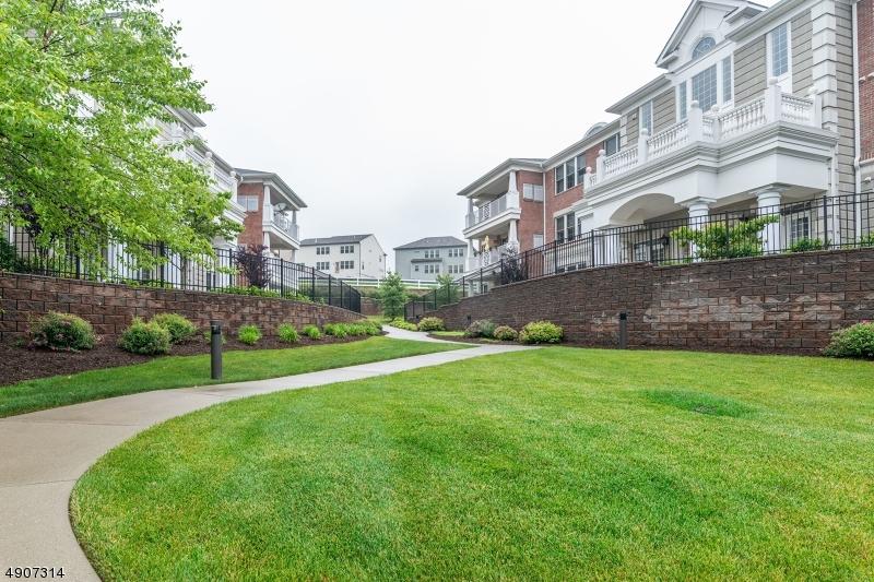 7 Four Seasons Dr - Photo 1
