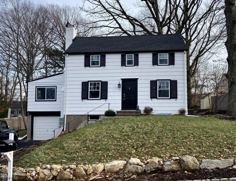 34 Hillcrest Ave - Photo 1