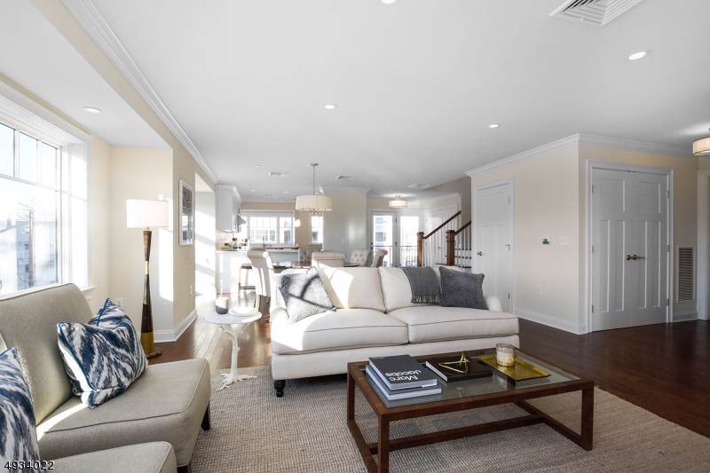 82 Franklin Pl Unit 6 - Photo 1